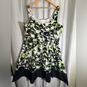 Jessica Howard Black, White, and Green Floral Blouse